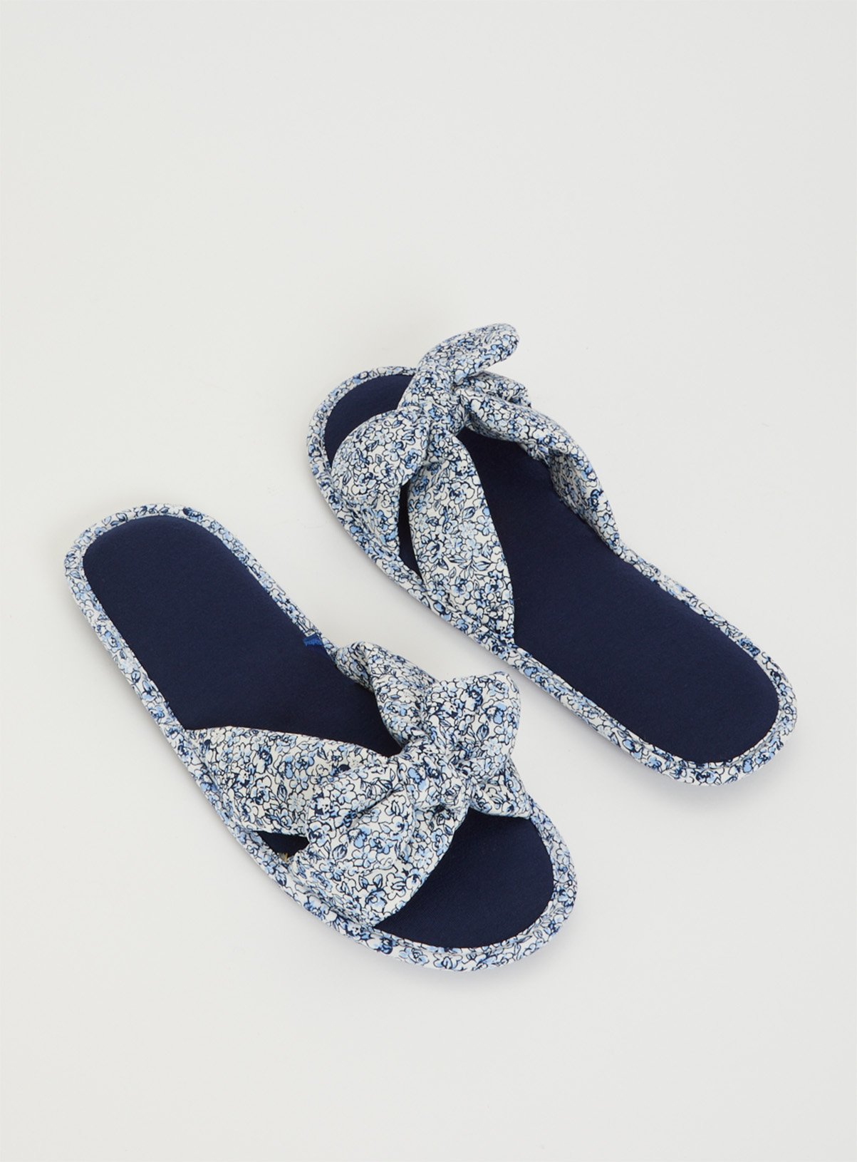 toe thong sandals