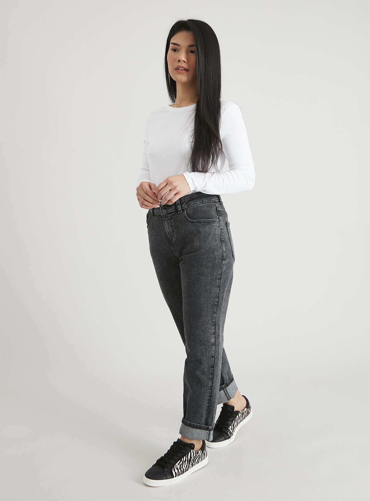 black girlfriend jeans