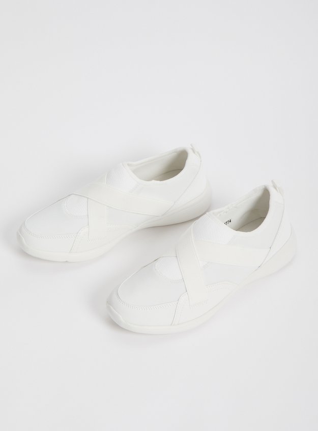 Sole Comfort White Cross Over Strap Shoes