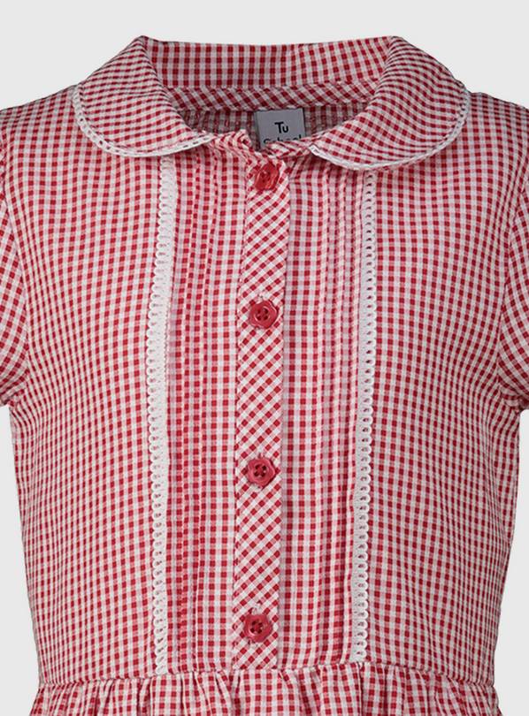 Red store gingham outfit