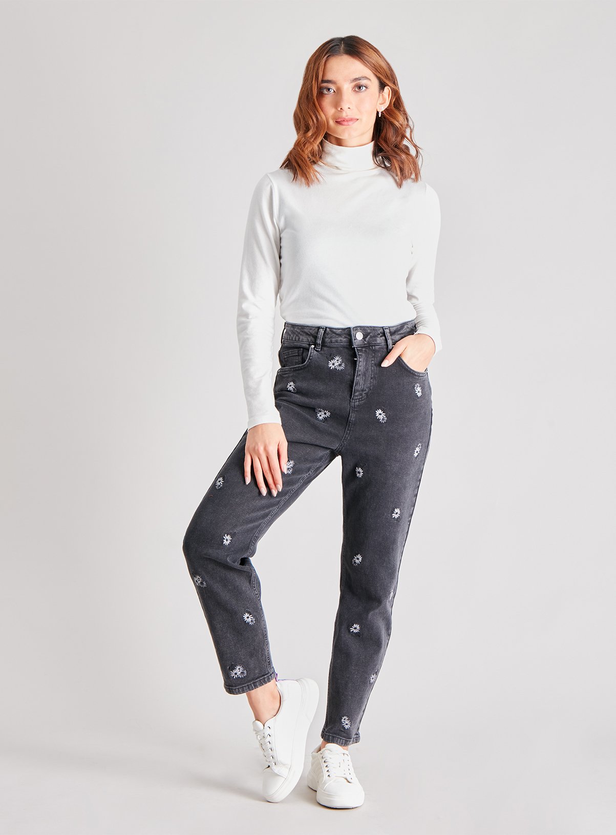 black mom jeans with flowers