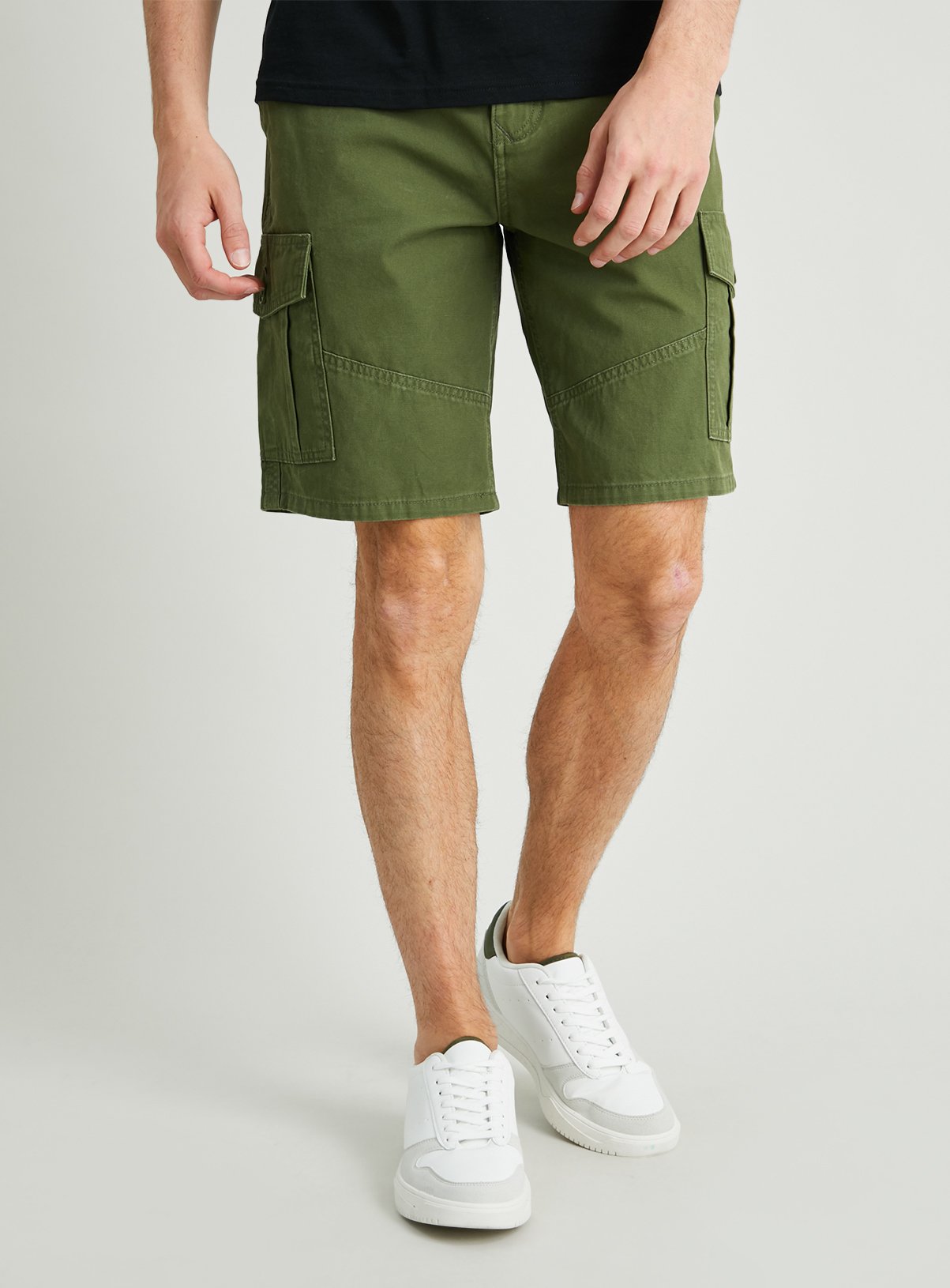 32 short pants