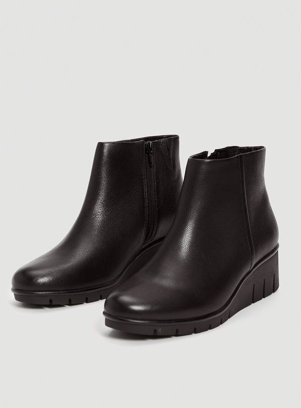 Tu hot sale black boots