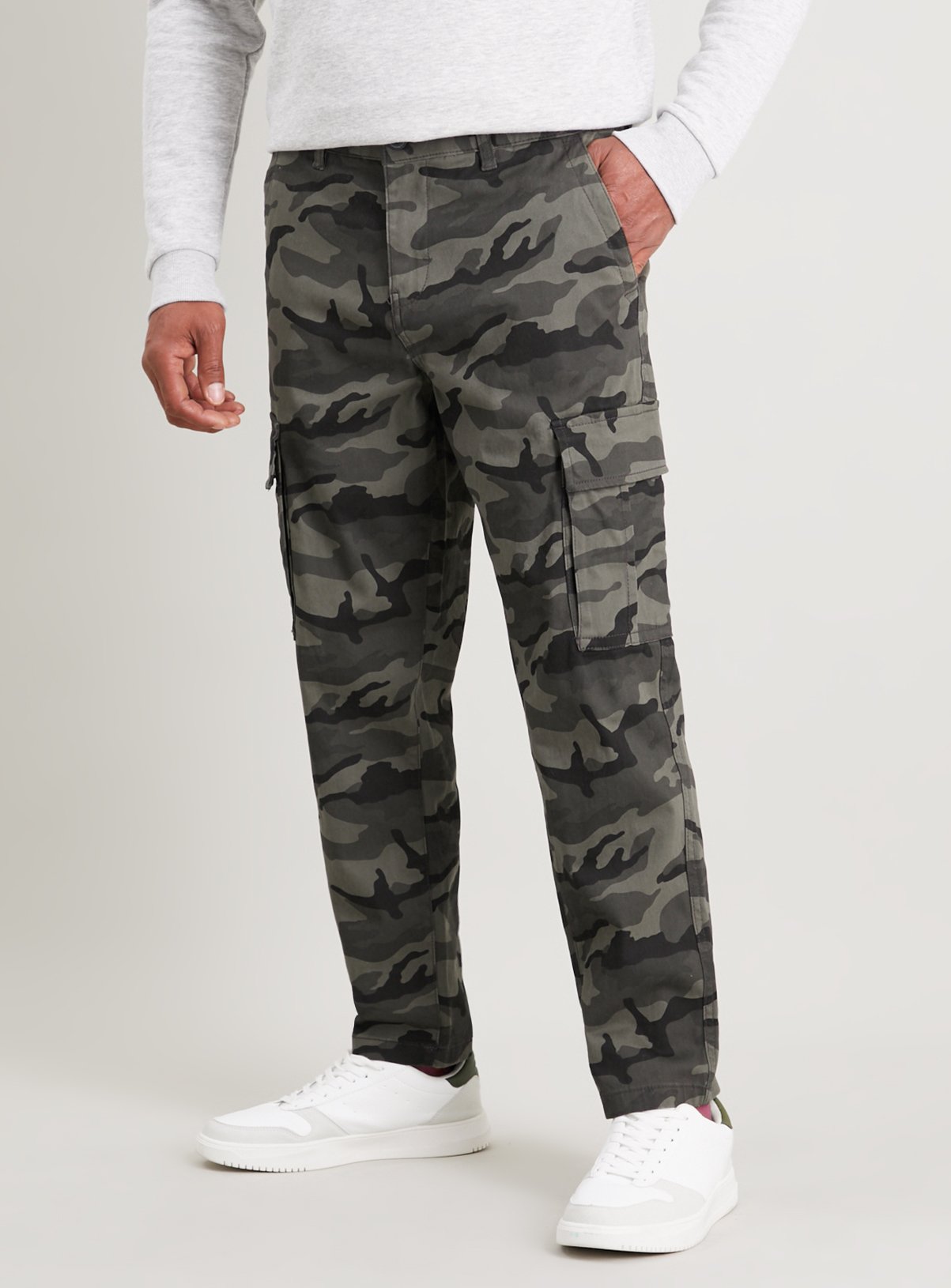 khaki camouflage trousers