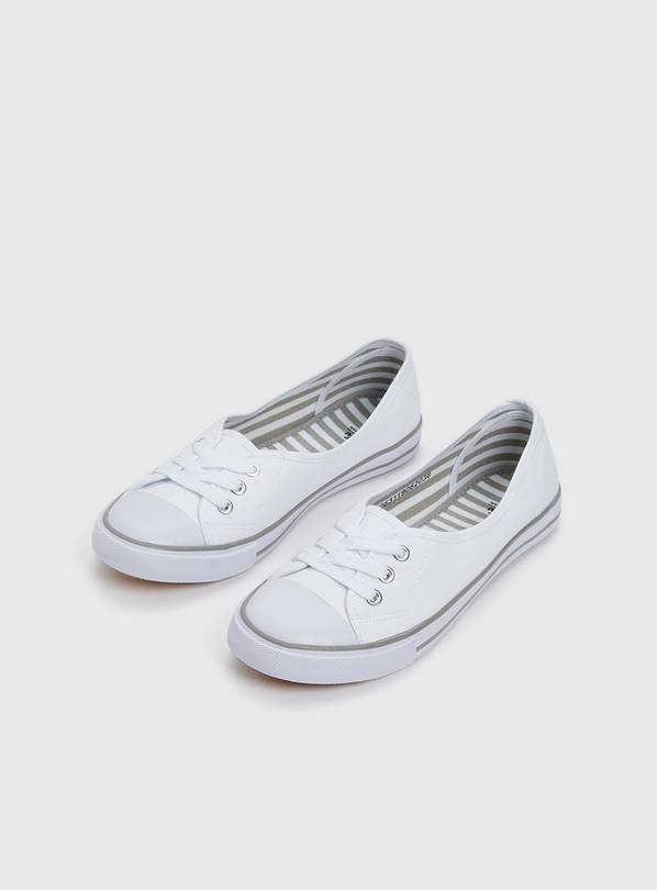 White canvas hot sale pumps