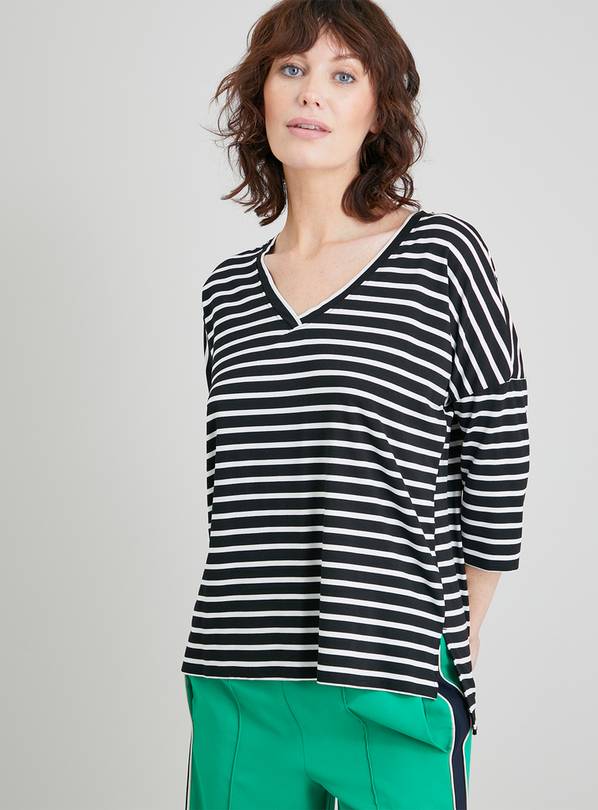 Mono Stripe Relaxed Fit V-Neck T-Shirt 12