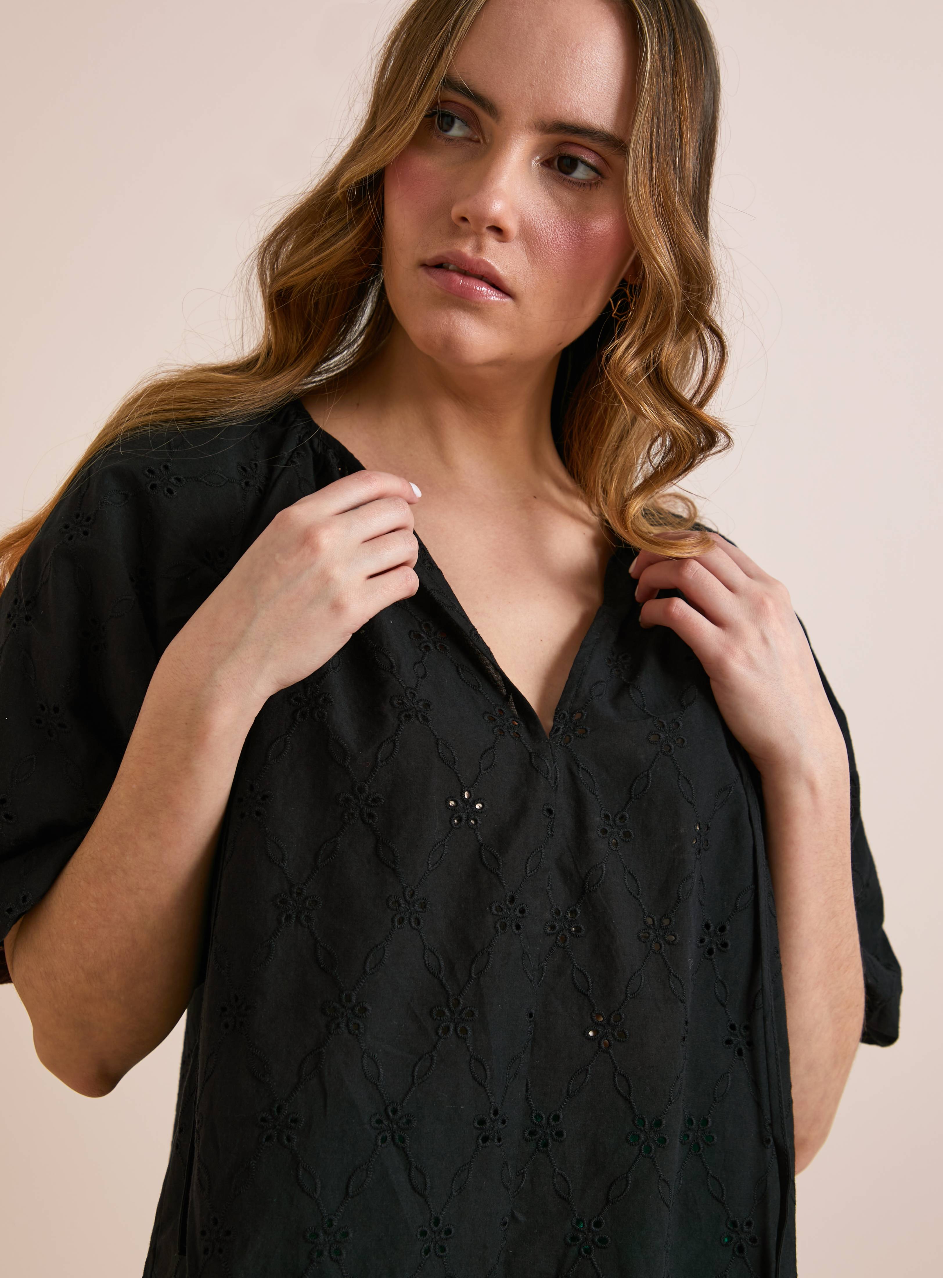 Everbelle Relaxed Broderie Blouse 16 - Image 1