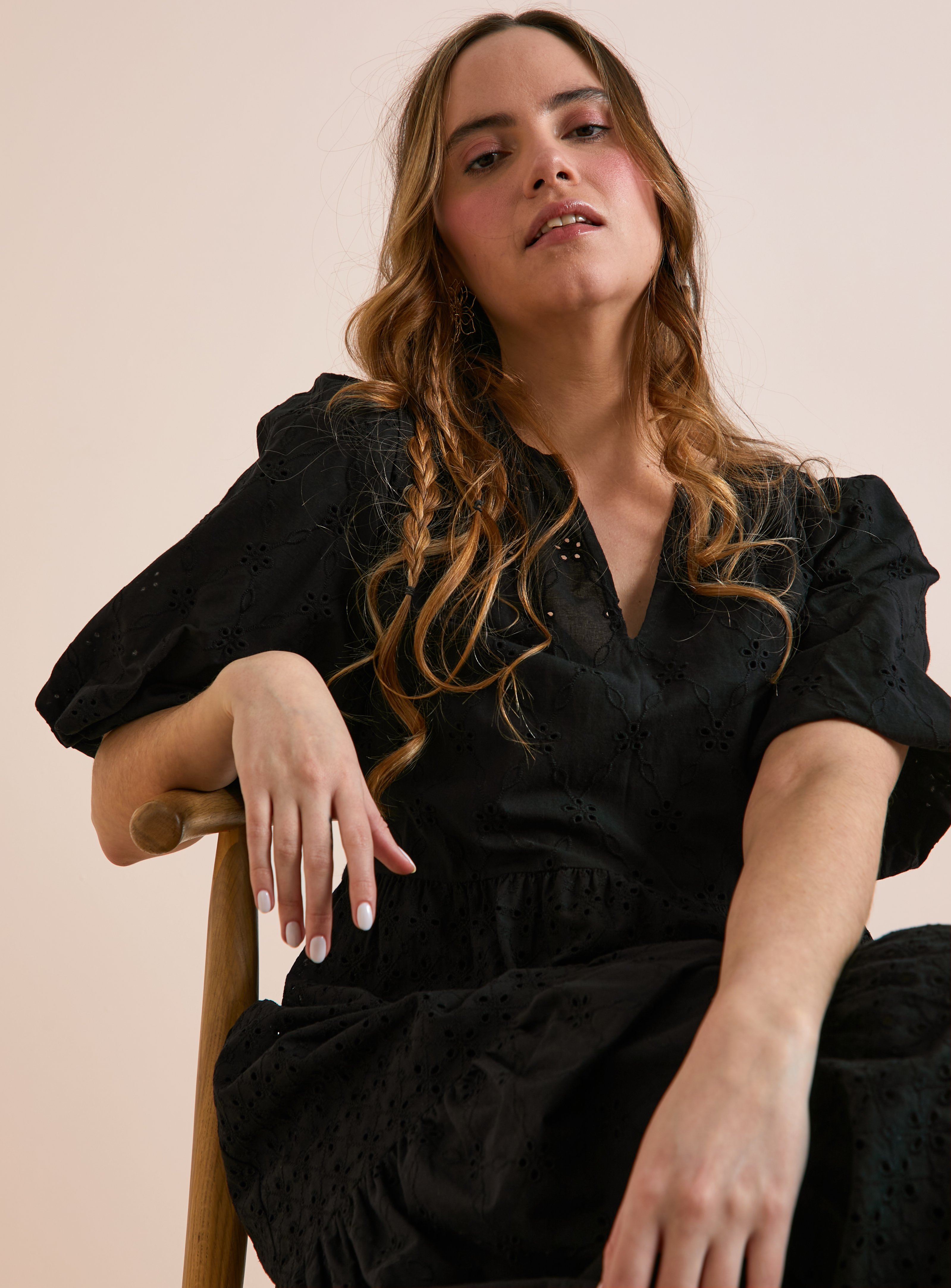 Everbelle Broderie Maxi Dress 18 - Image 2 thumbnail