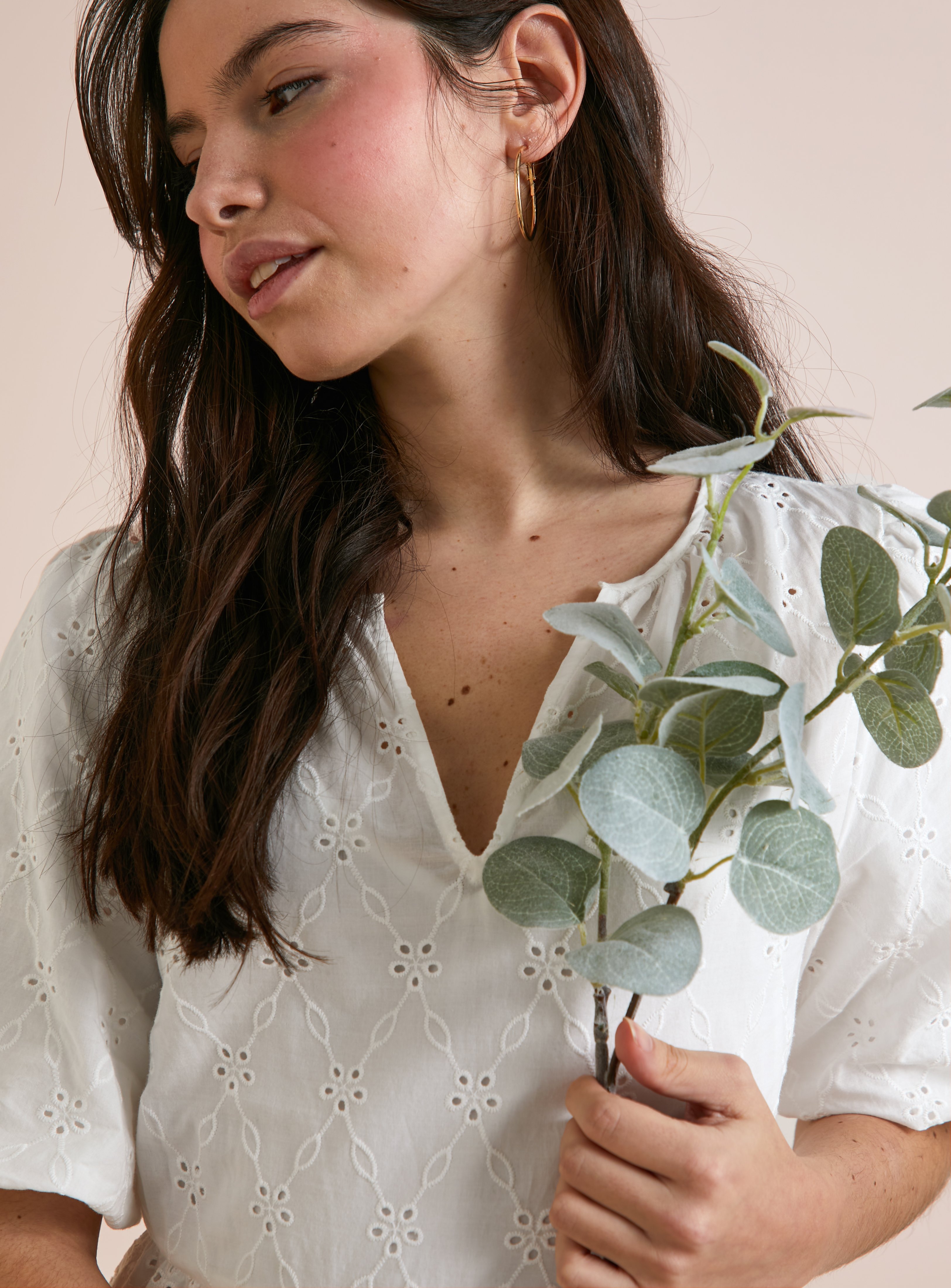 Everbelle White Broderie Maxi Dress 8 - Image 3 thumbnail