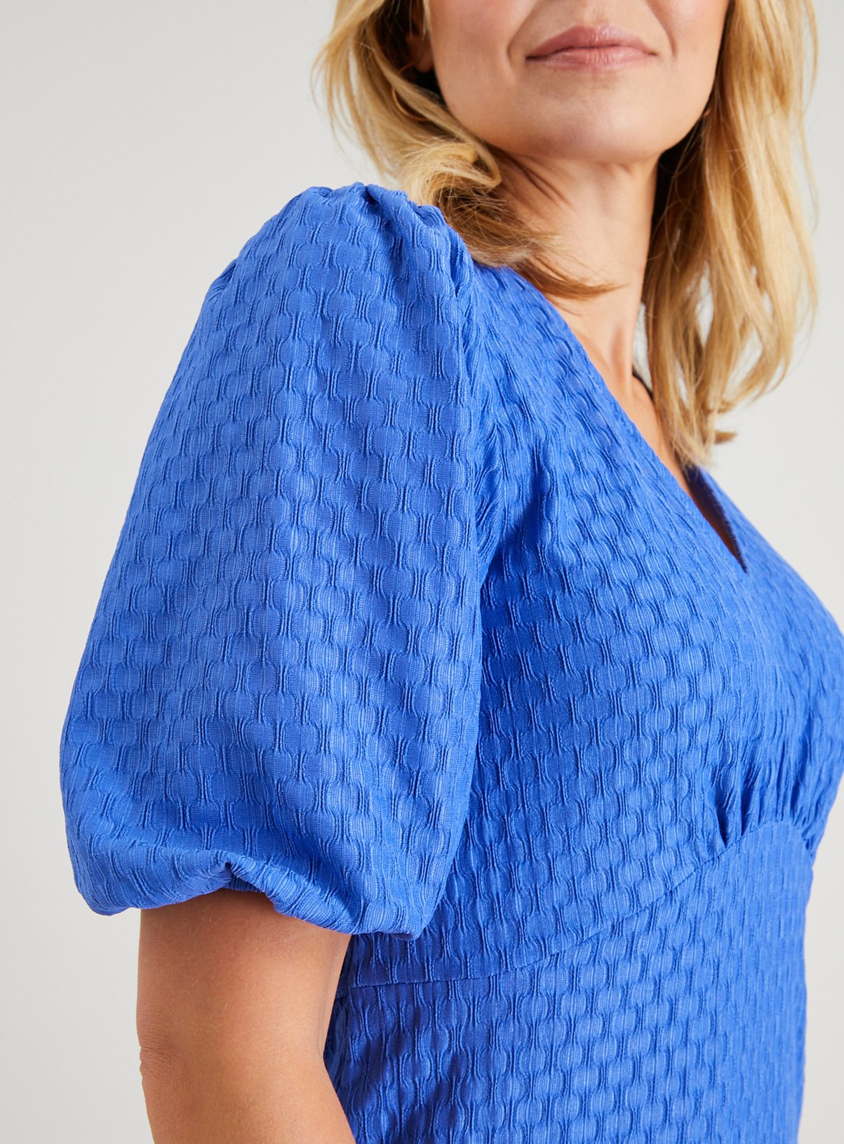 Blue Crinkle Midi Dress 26 - Image 2 thumbnail