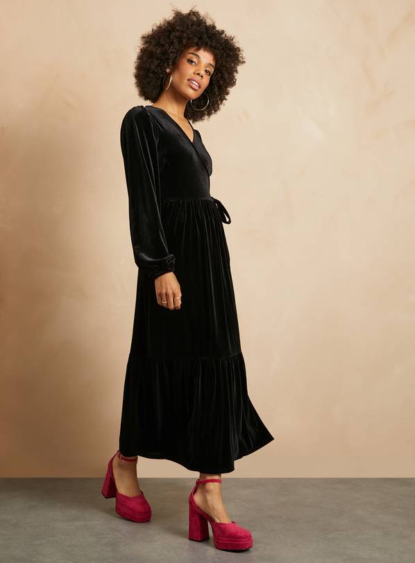 EVERBELLE Black Velvet Wrap Dress 6