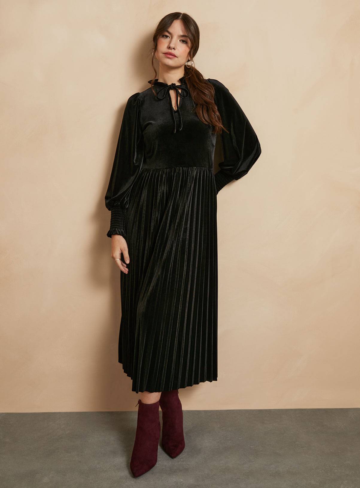 EVERBELLE Black Velvet High Neck Dress 14 - Image 1