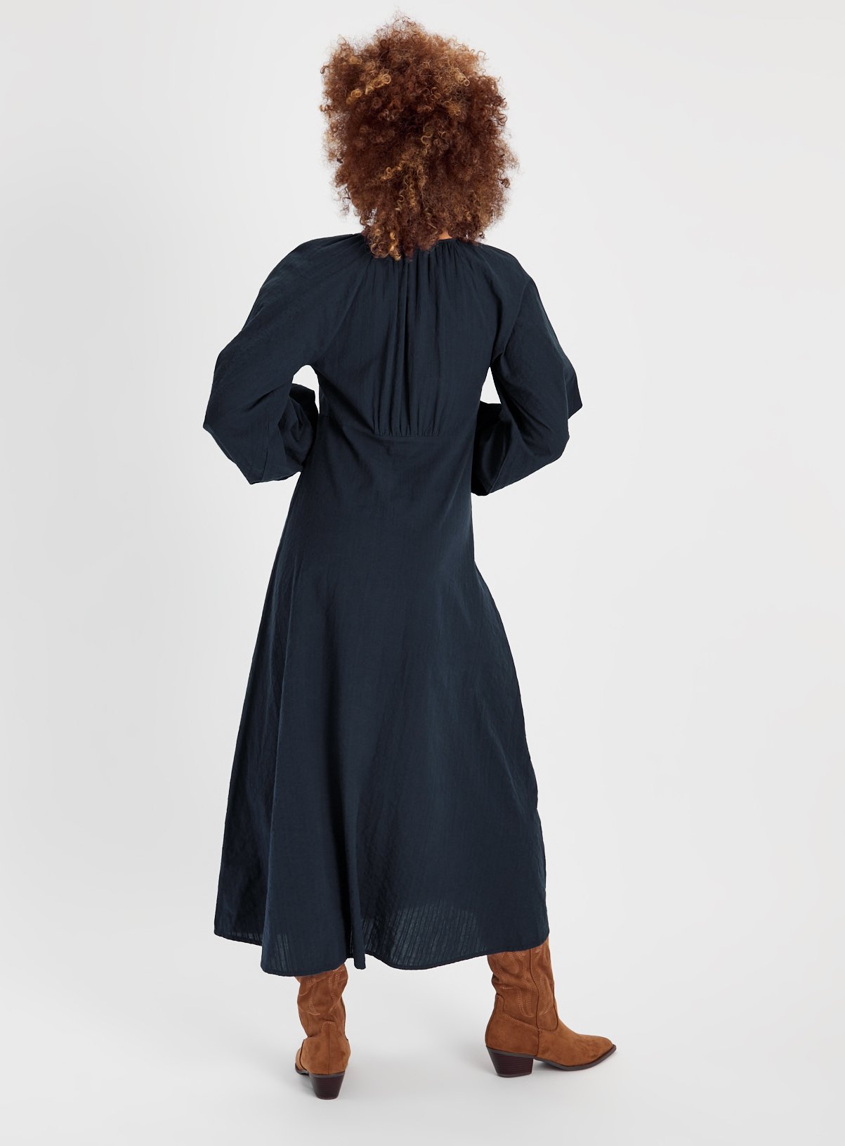 Navy Seersucker Midi Dress 26 - Image 4 thumbnail