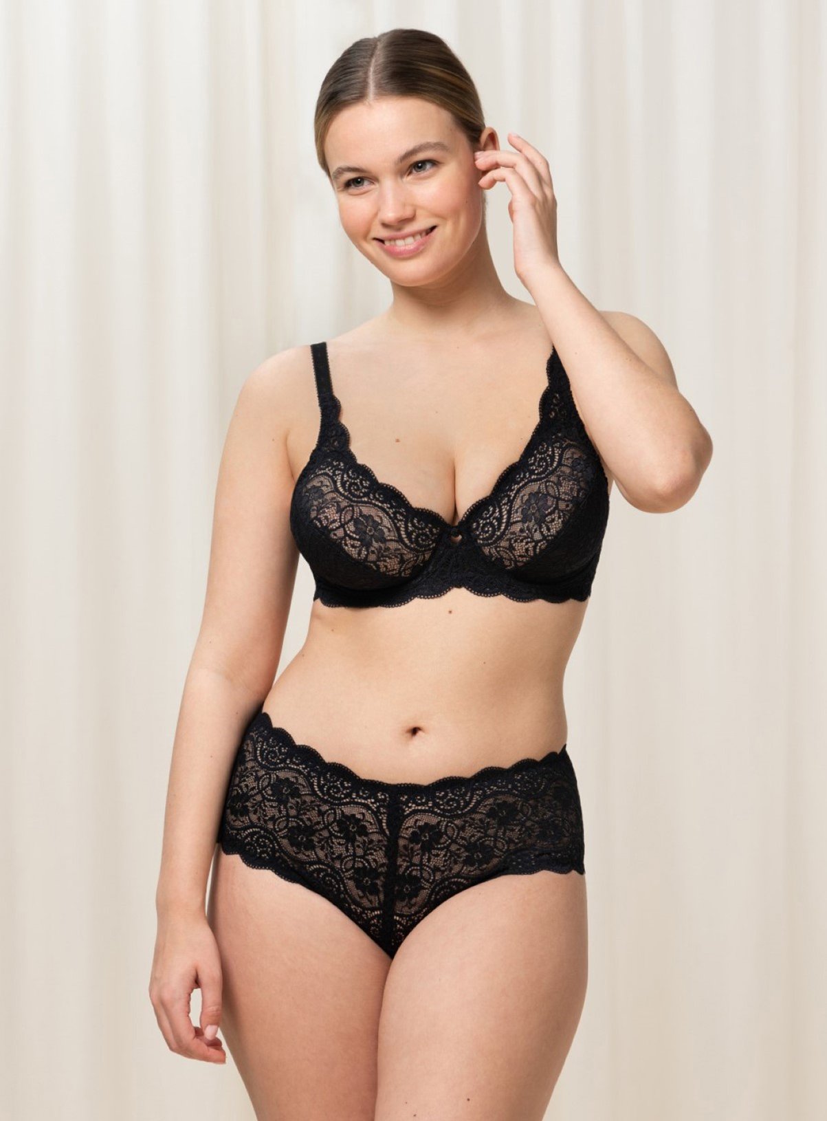 Black TRIUMPH Amourette 300 W X