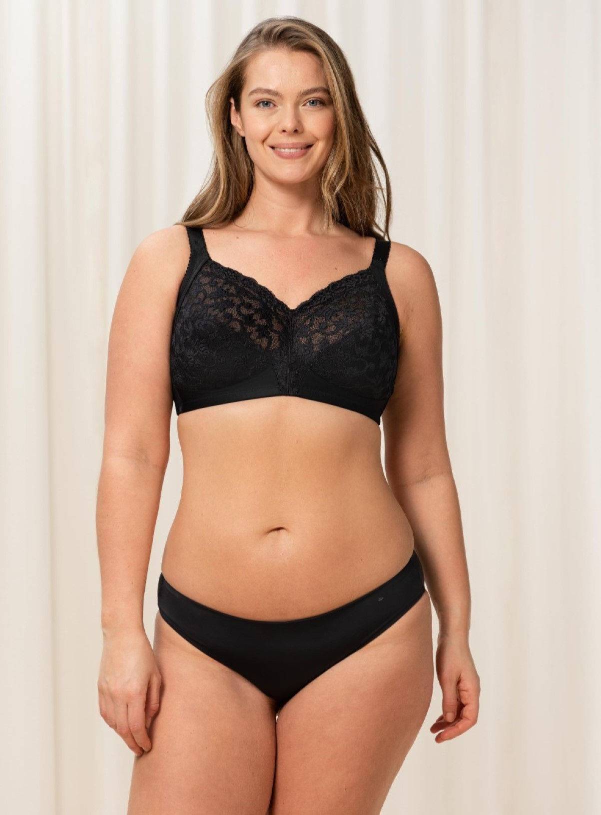 TRIUMPH Delicate Doreen Non Wired Bra Black 42D - Image 1