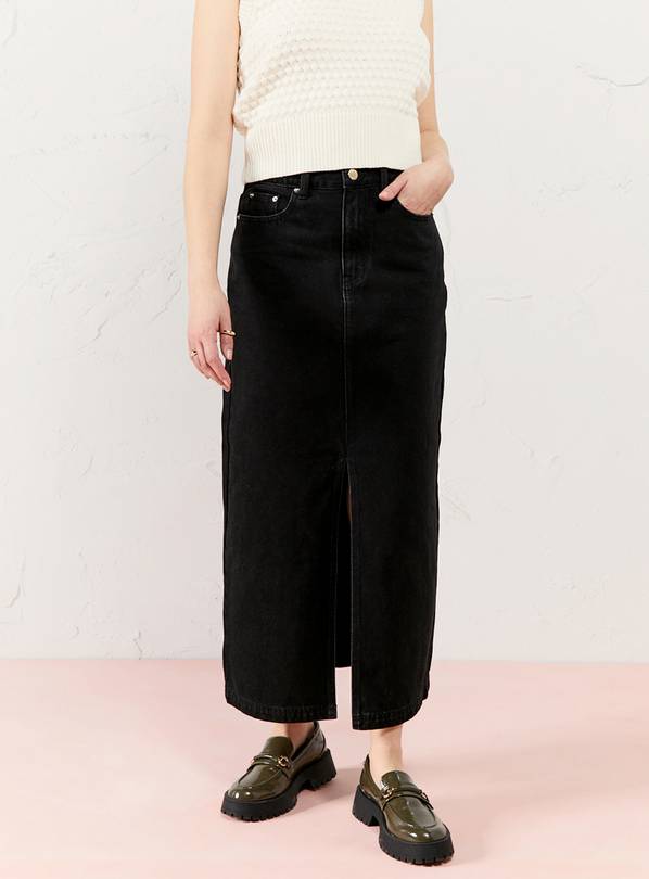 Long black outlet skirt in store