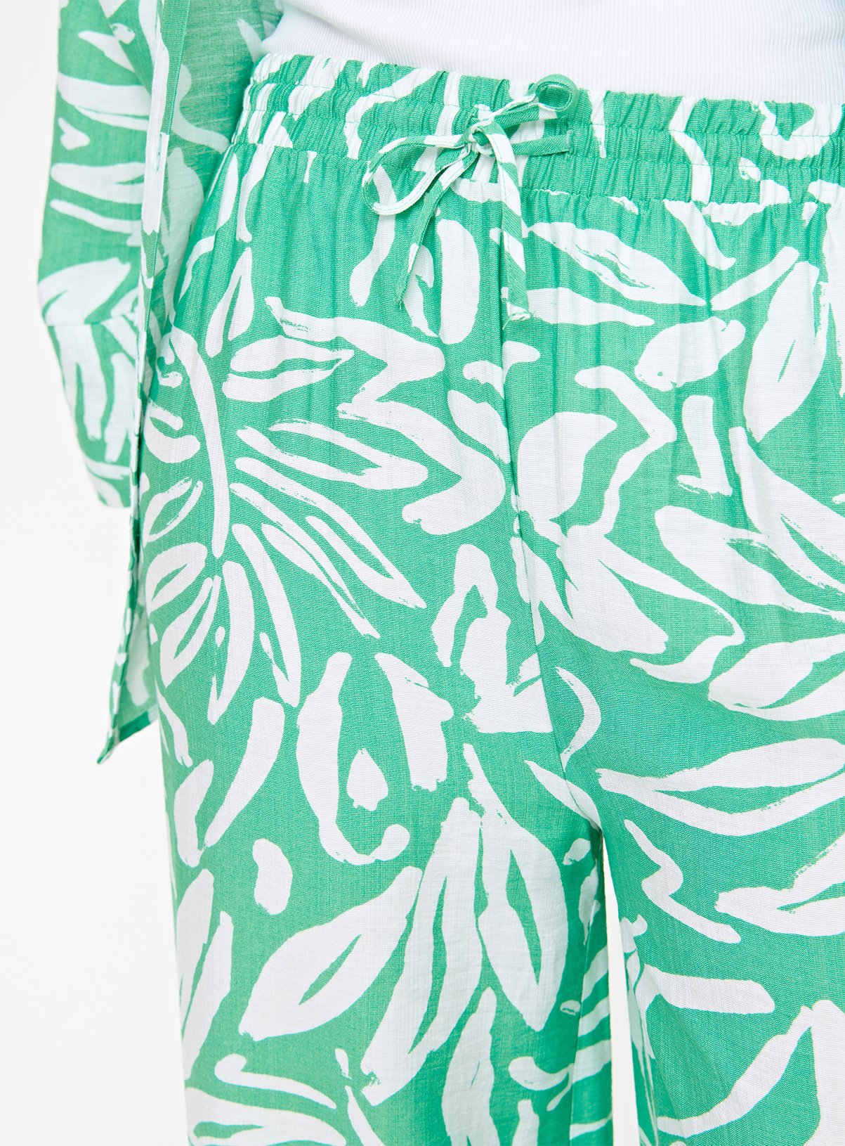 Green Leaf Print Wide Leg Trousers  14 - Image 3 thumbnail