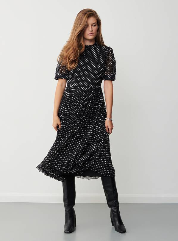 Sainsbury's Tu Clothing's 'flattering' £10 autumn dress that hides