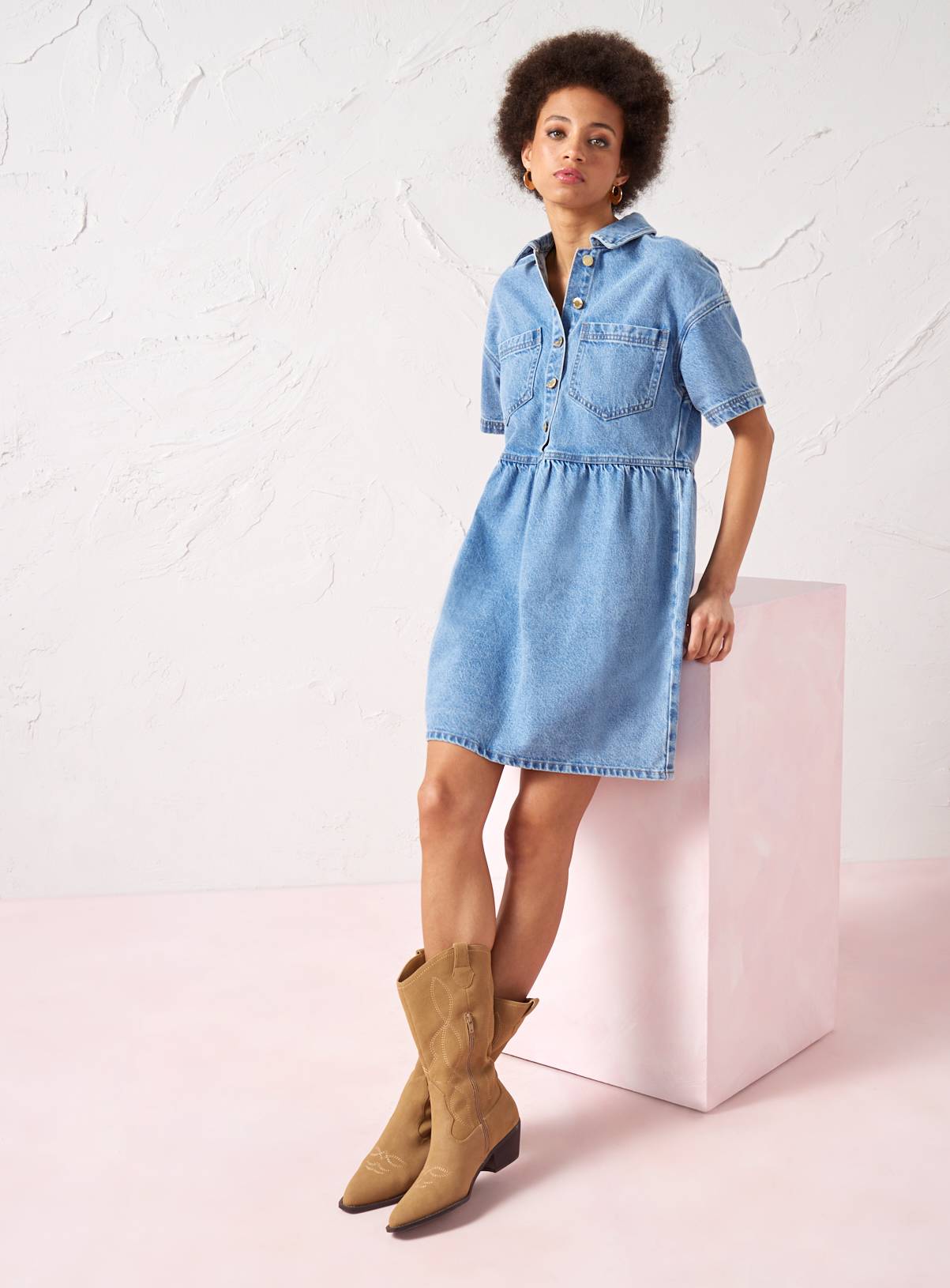 EVERBELLE Light Wash Denim Boxy Dress 18 - Image 1