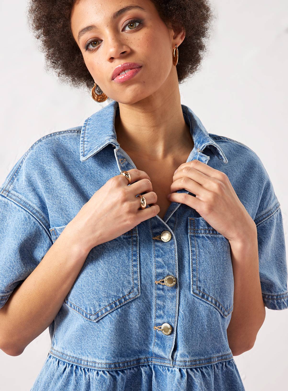EVERBELLE Light Wash Denim Boxy Dress 18 - Image 2