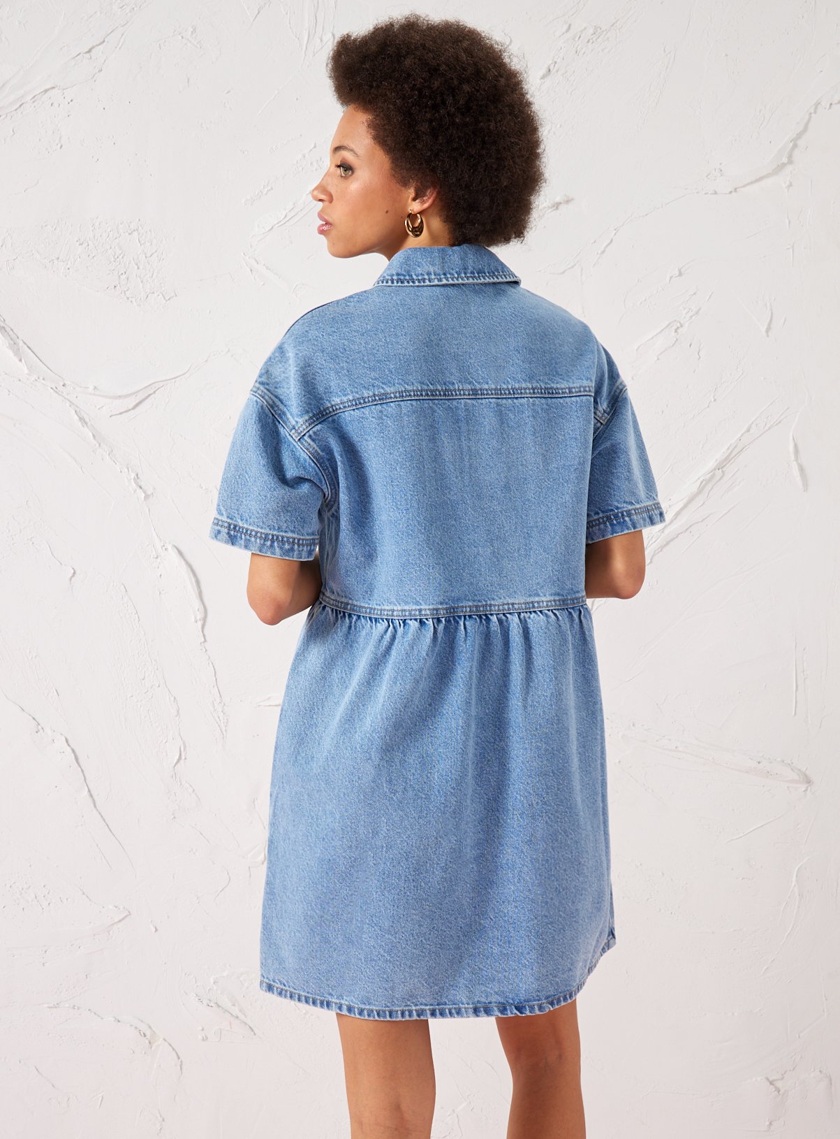 EVERBELLE Light Wash Denim Boxy Dress 18 - Image 4 thumbnail