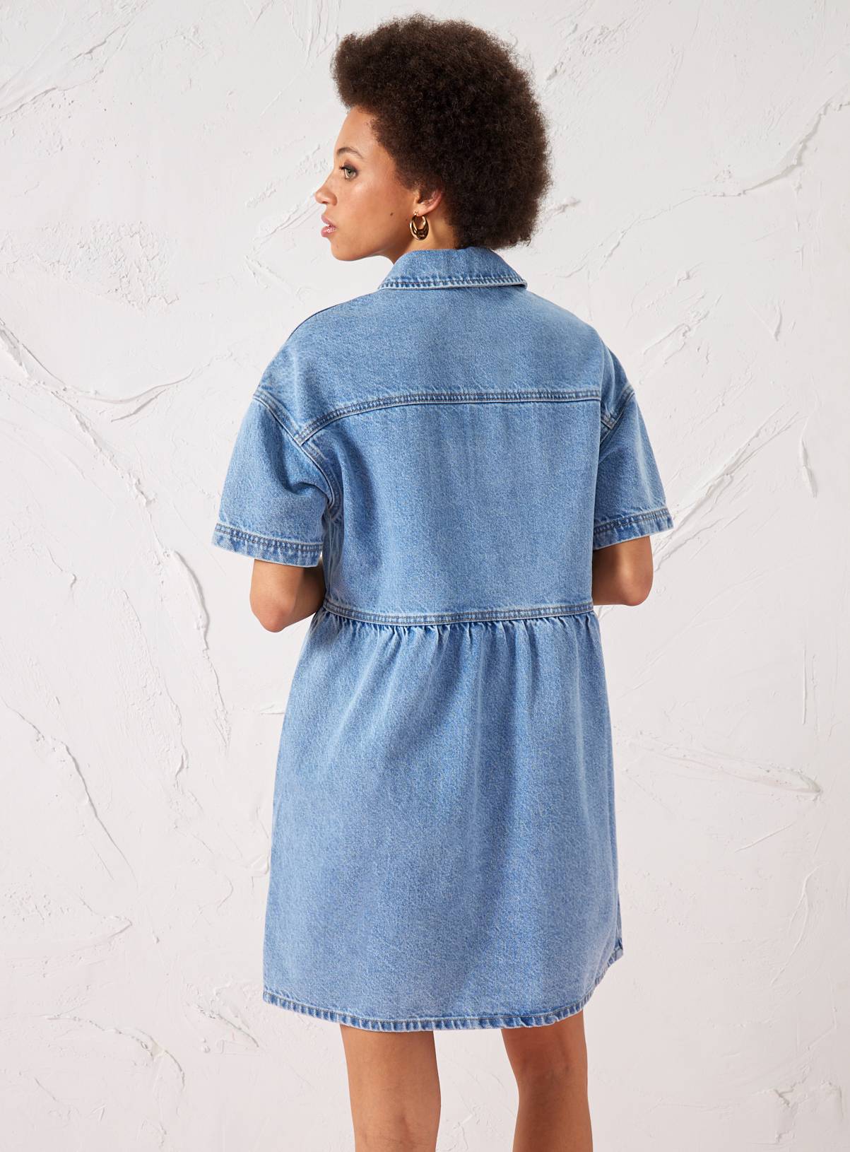 EVERBELLE Light Wash Denim Boxy Dress 18 - Image 4