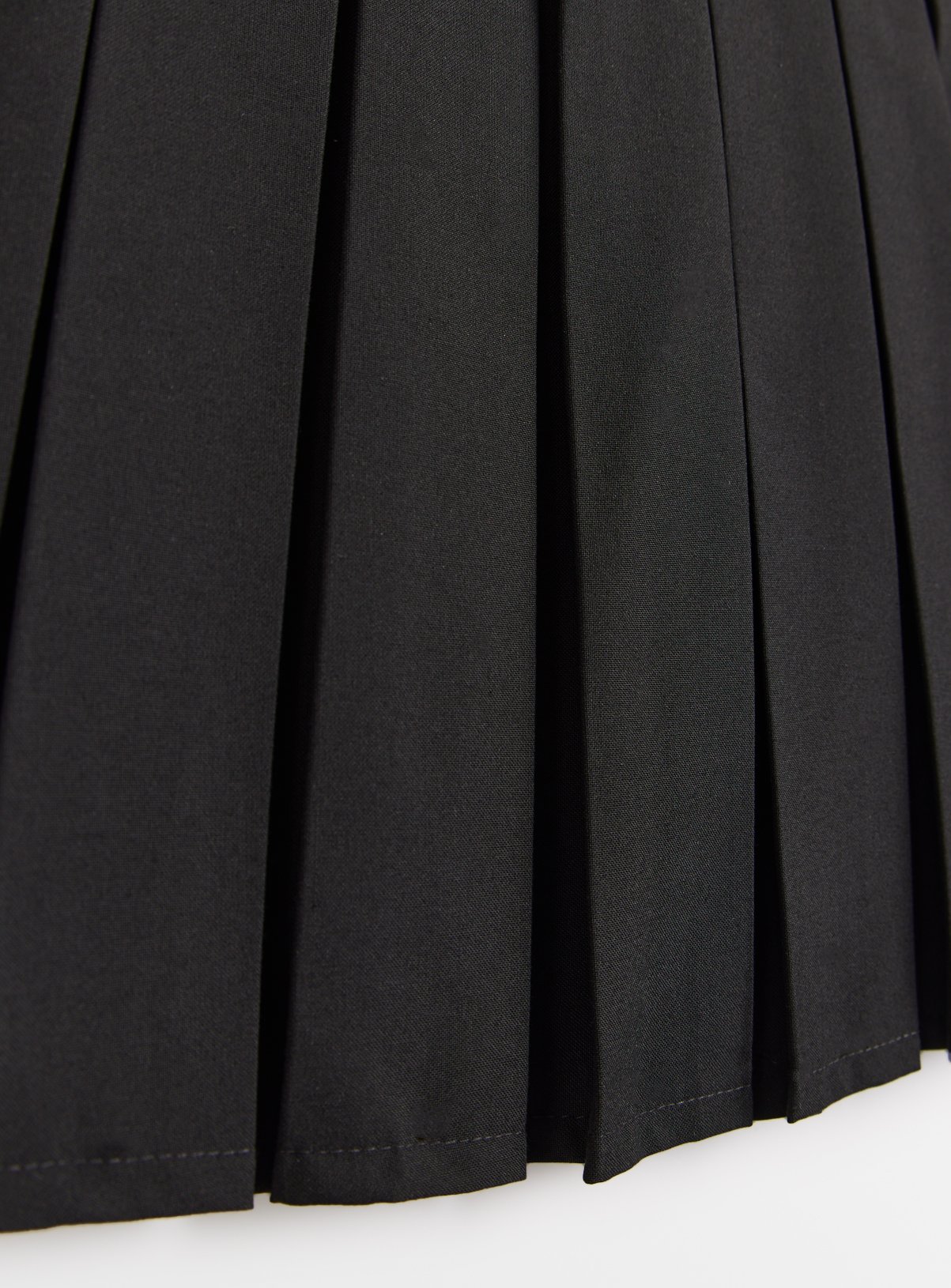 4 Pack Black Pleated Skirts 4 years - Image 2 thumbnail