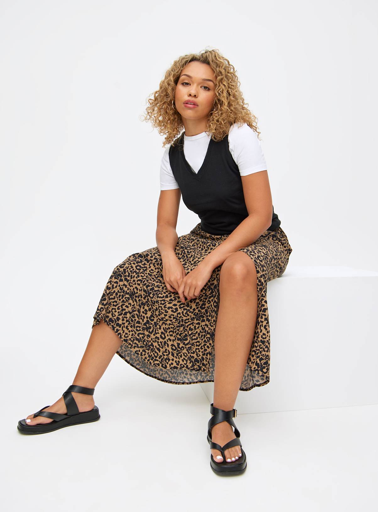 Black Knitted V-Neck Vest Top 24 - Image 2