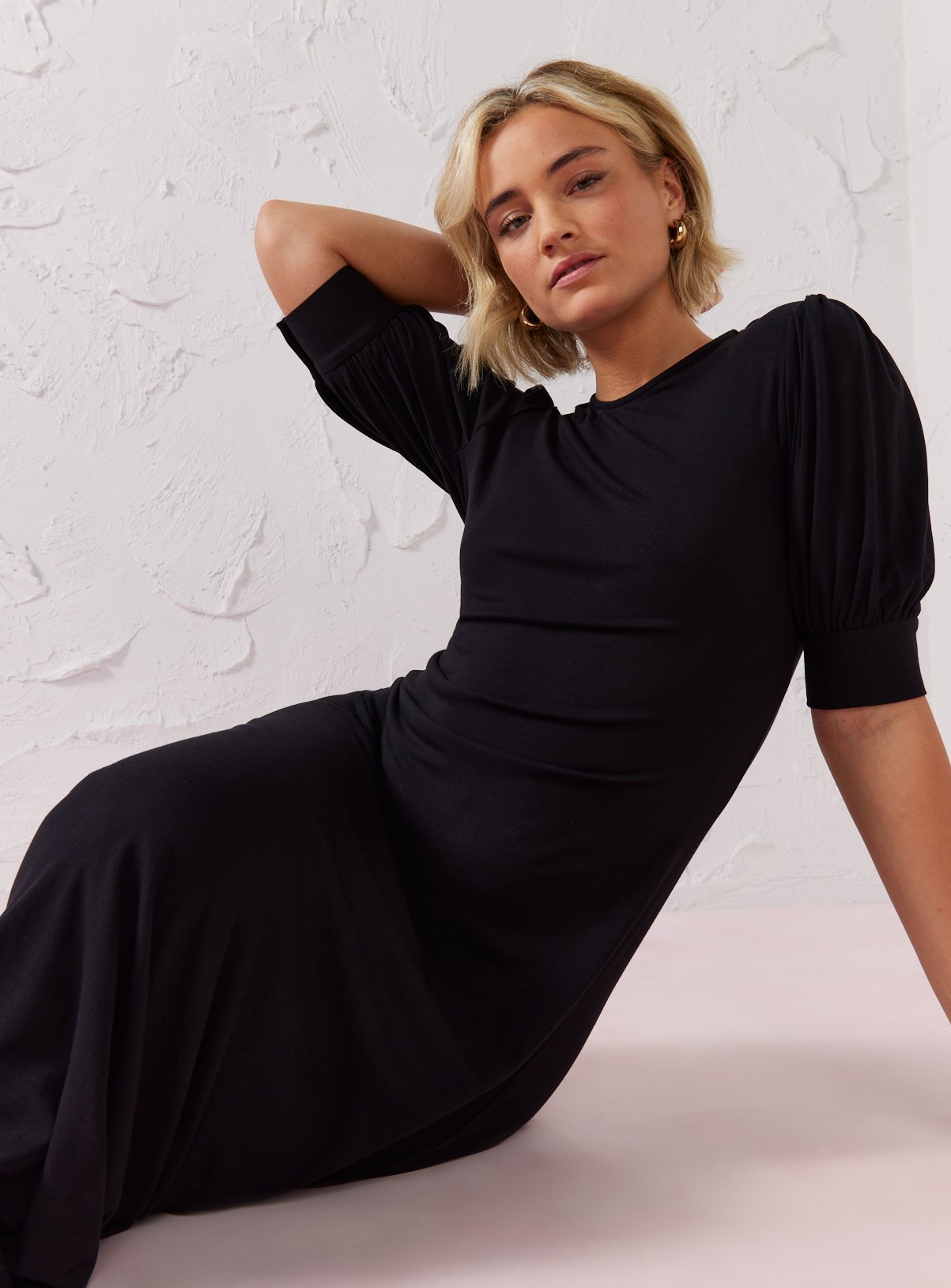 EVERBELLE Black Puff Sleeve Open Back Midi Dress 18 - Image 3 thumbnail