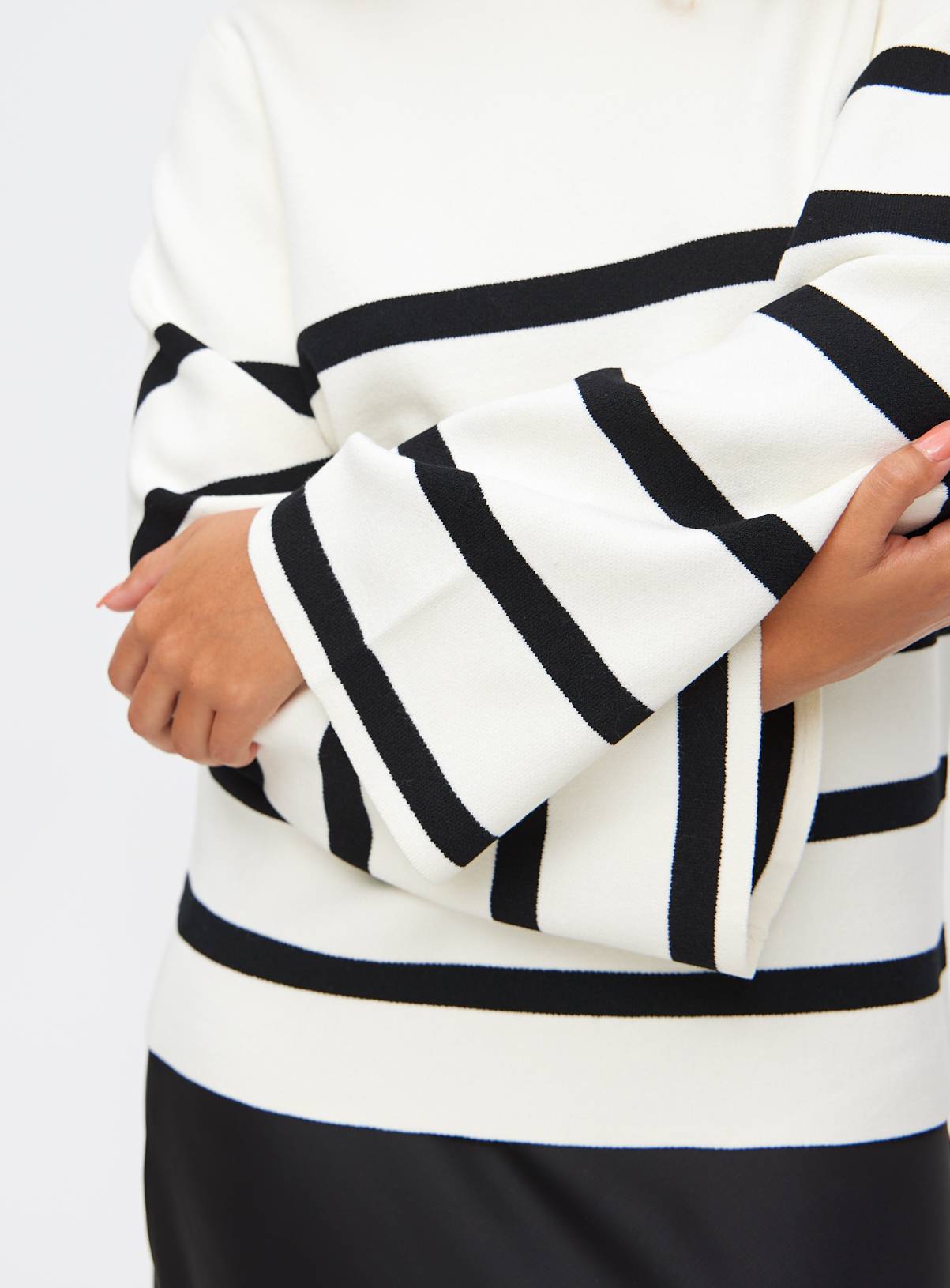White Relaxed Stripe Crew Neck Jumper 10 - Image 3
