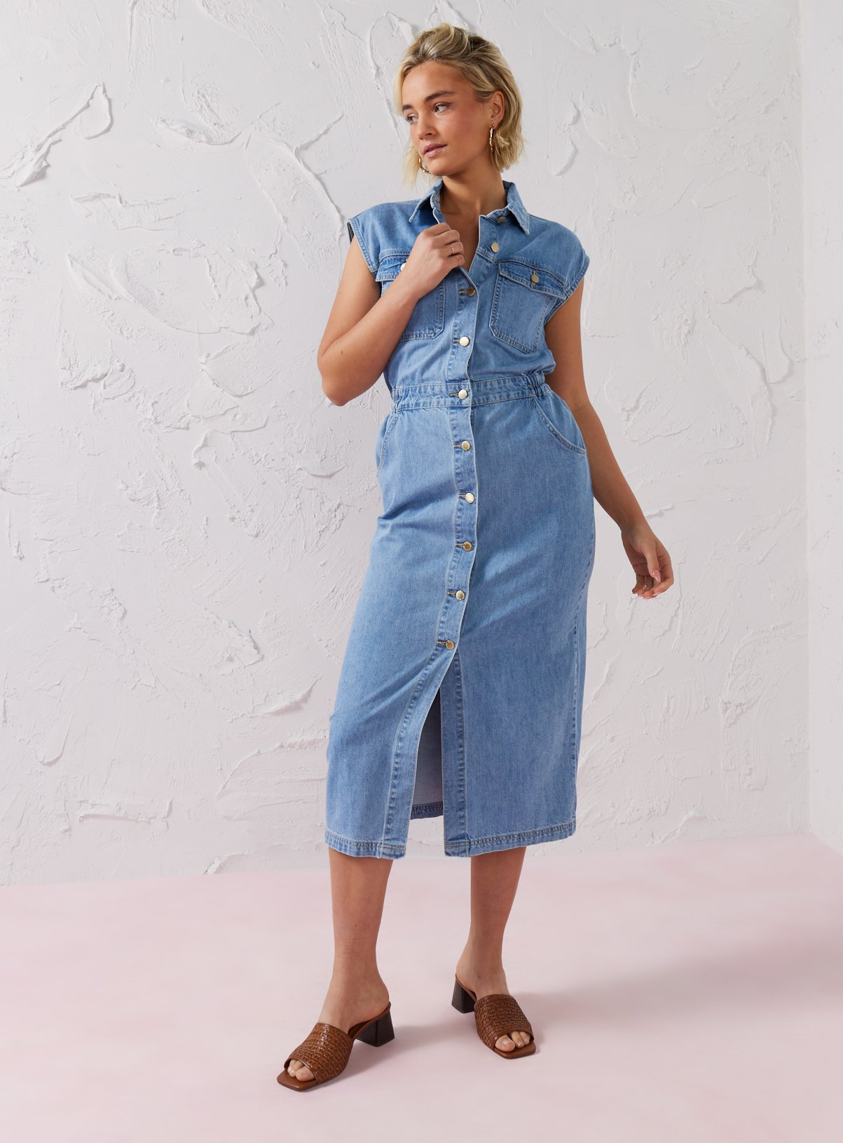 EVERBELLE Mid Wash Denim Sleeveless Midi Shirt Dress 16 - Image 3 thumbnail