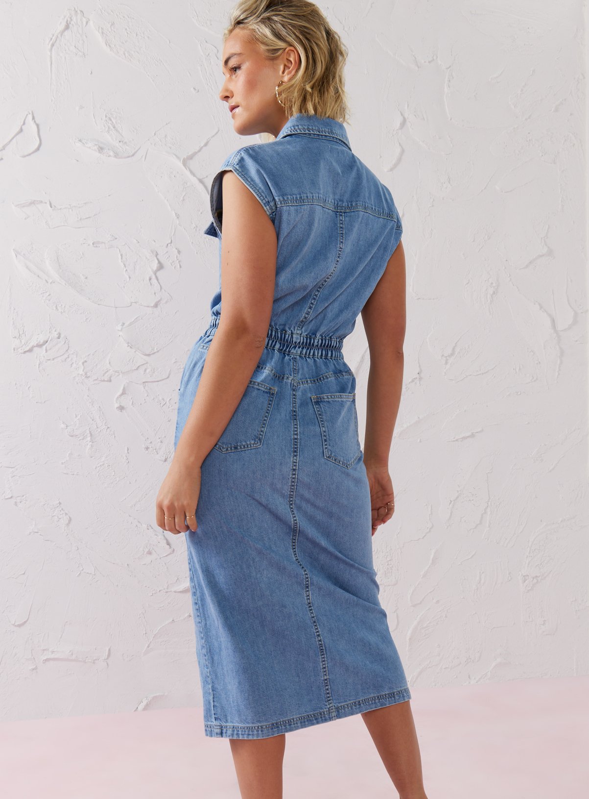 EVERBELLE Mid Wash Denim Sleeveless Midi Shirt Dress 16 - Image 4 thumbnail
