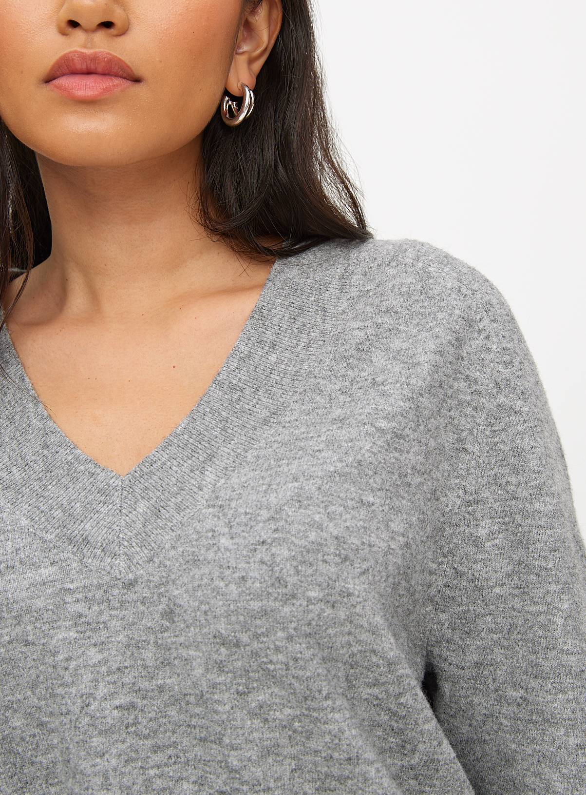 Grey V Neck Cosy Yarn Relaxed Jumper  10 - Image 3