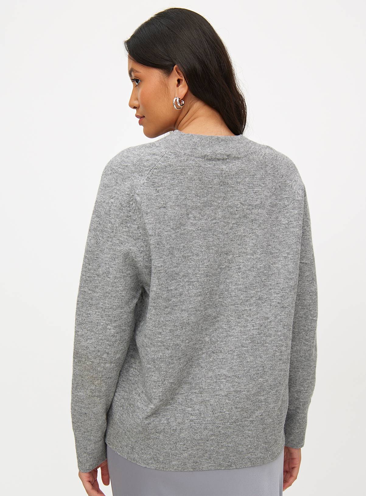 Grey V Neck Cosy Yarn Relaxed Jumper  10 - Image 4