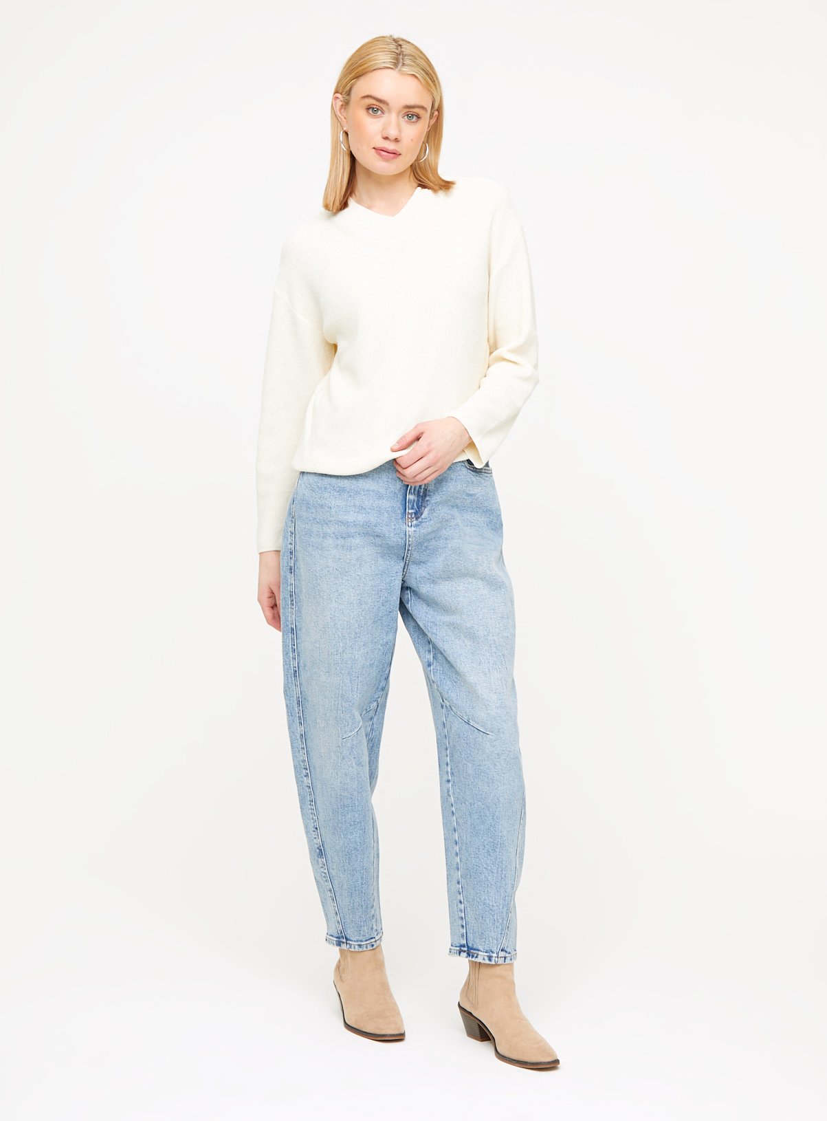 White High V Neck Jumper 20 - Image 2 thumbnail