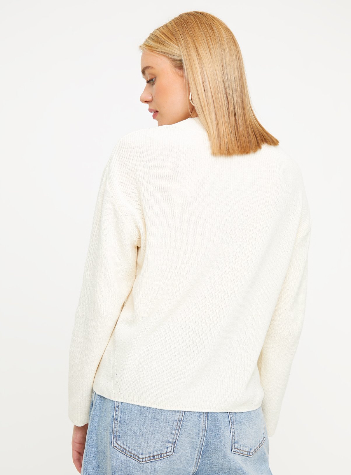White High V Neck Jumper 20 - Image 4 thumbnail