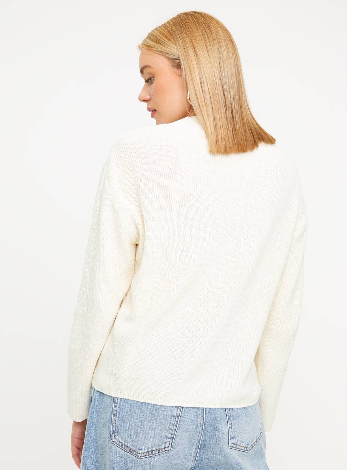 White High V Neck Jumper 20 - Image 4