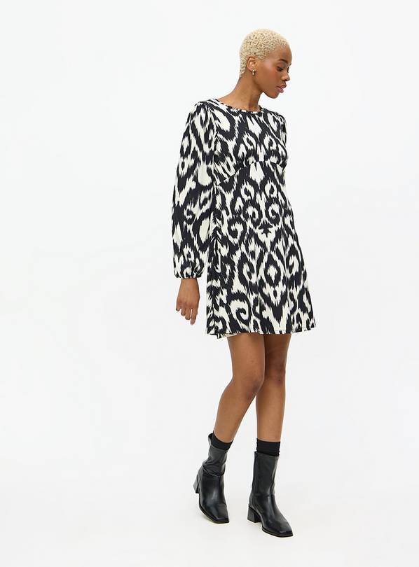 Monochrome Ikat Print Long Sleeve Mini Dress 26