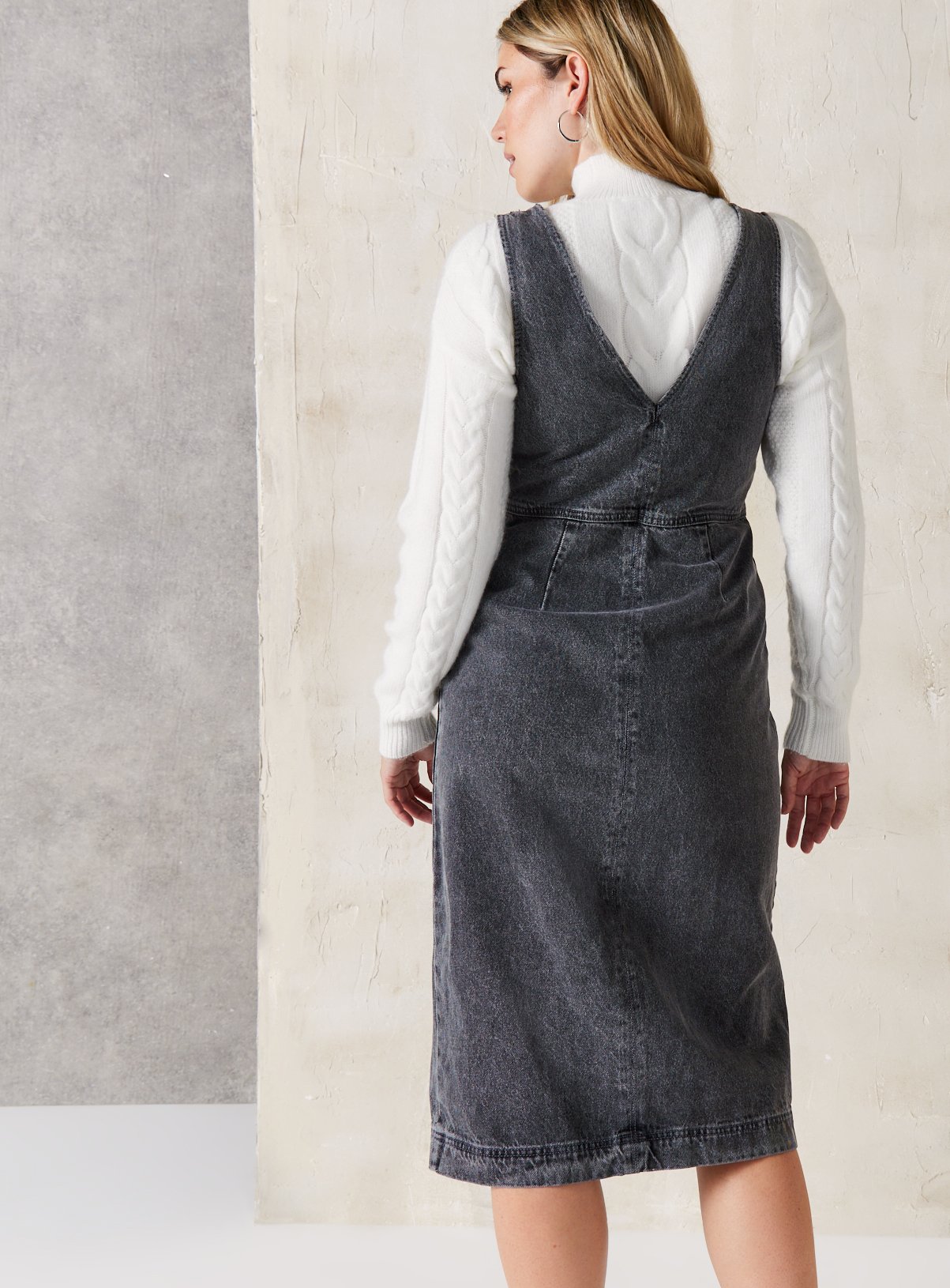 EVERBELLE Grey Washed Denim Midi Pinafore Dress 12 - Image 4 thumbnail
