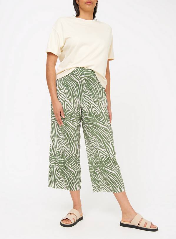Green Zebra Cropped Plisse Trousers  18