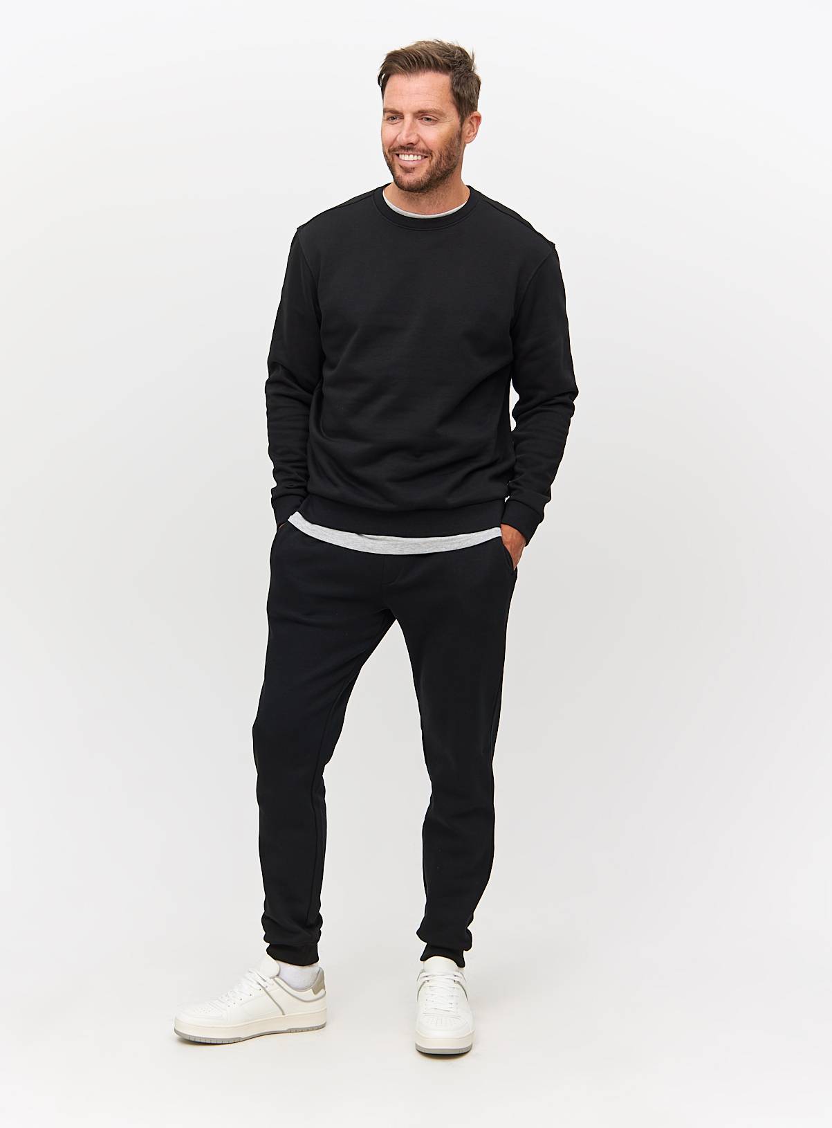 Black Core Crew Neck Sweatshirt XL - Image 1