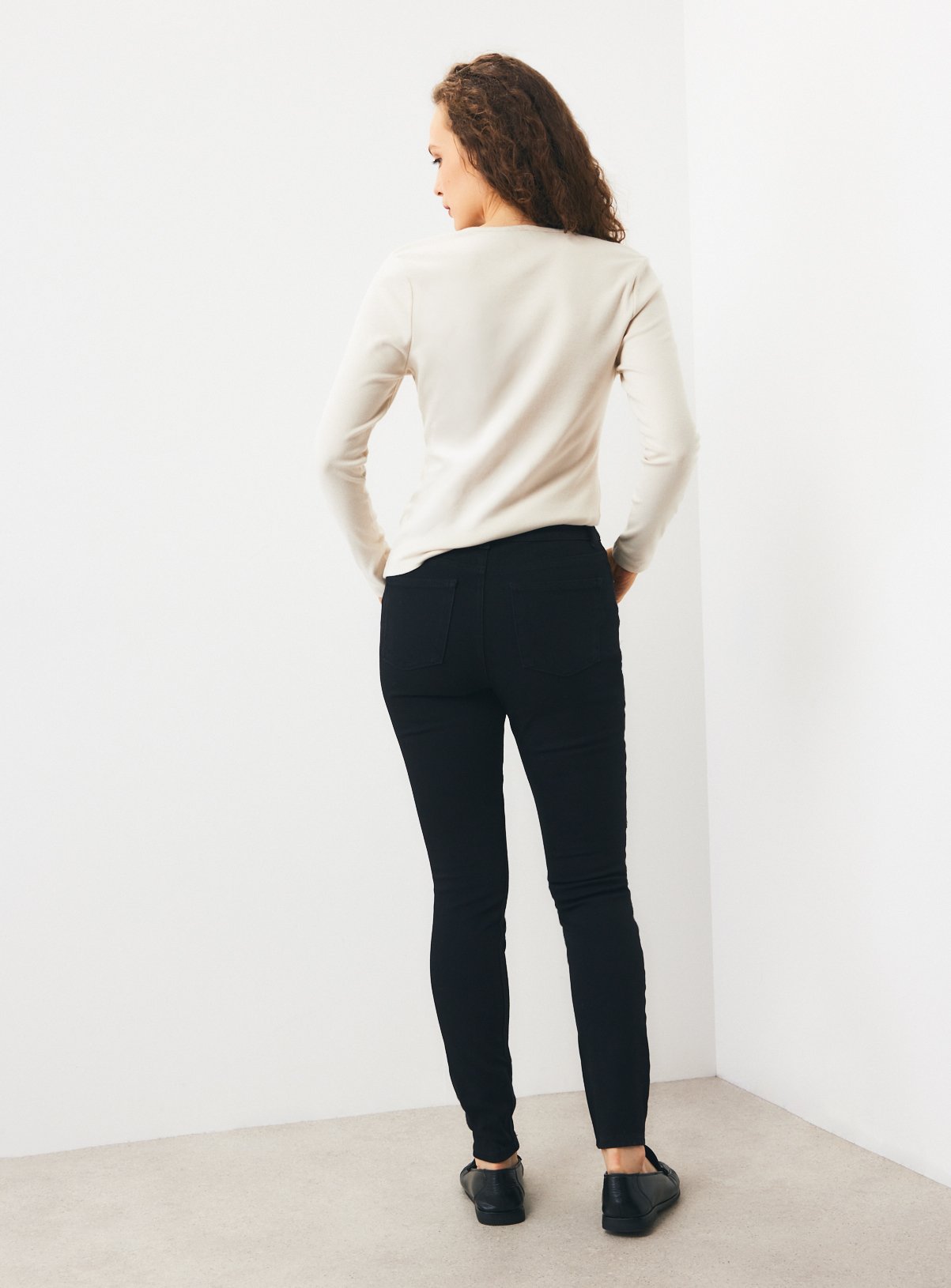 Black Mid-Rise Skinny Fit Denim Jeans 6R - Image 4 thumbnail