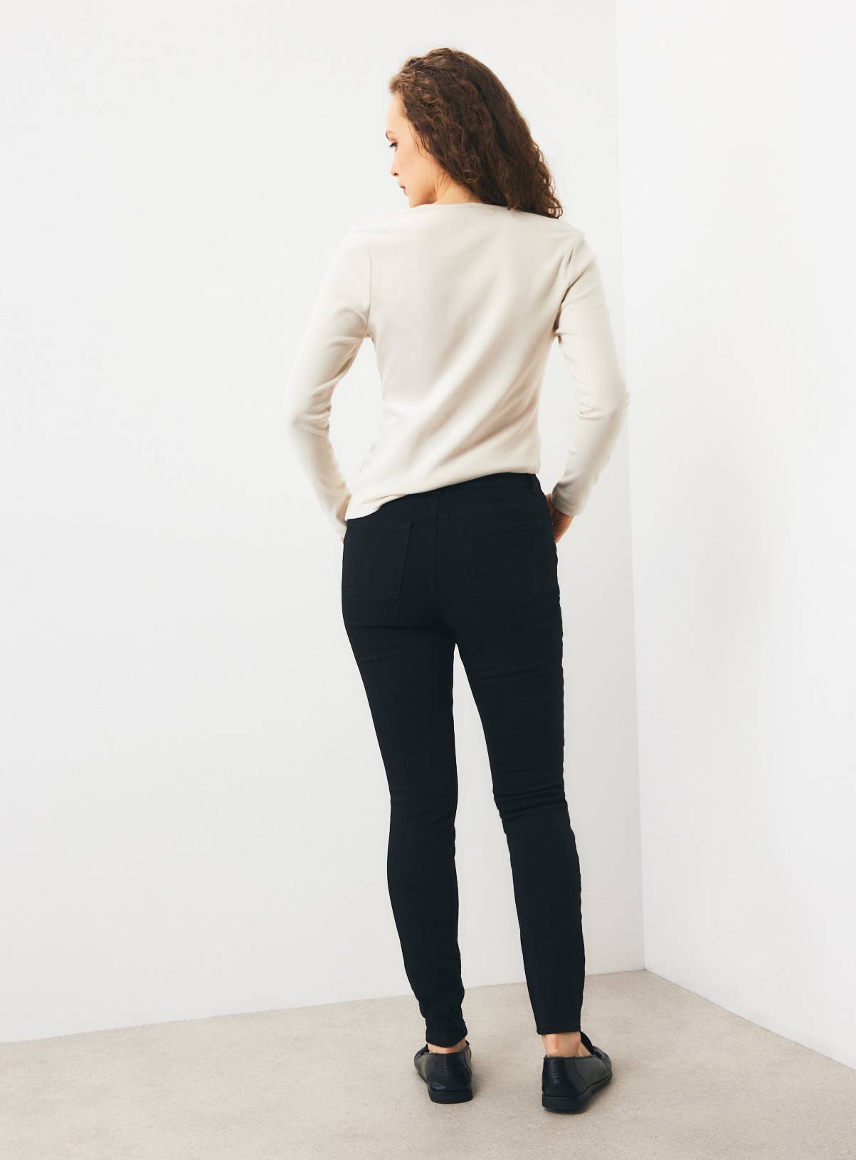 Black Mid-Rise Skinny Fit Denim Jeans 6R - Image 4