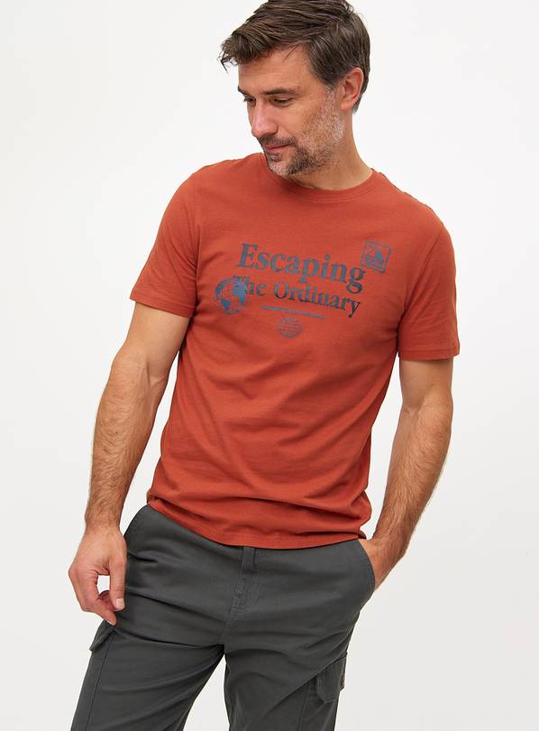 Rust Escaping The Ordinary Slogan Graphic T-Shirt M