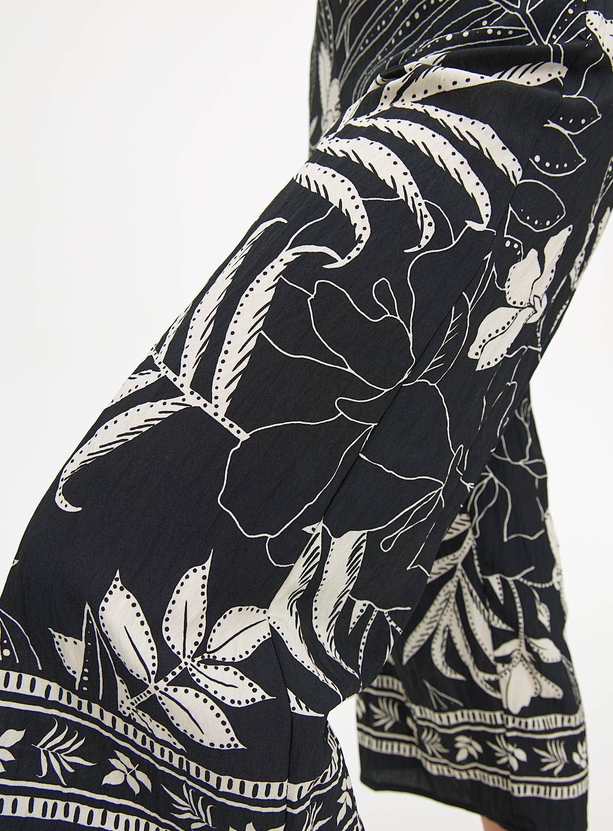 Mono Floral Border Print Cropped Trousers 8 - Image 2