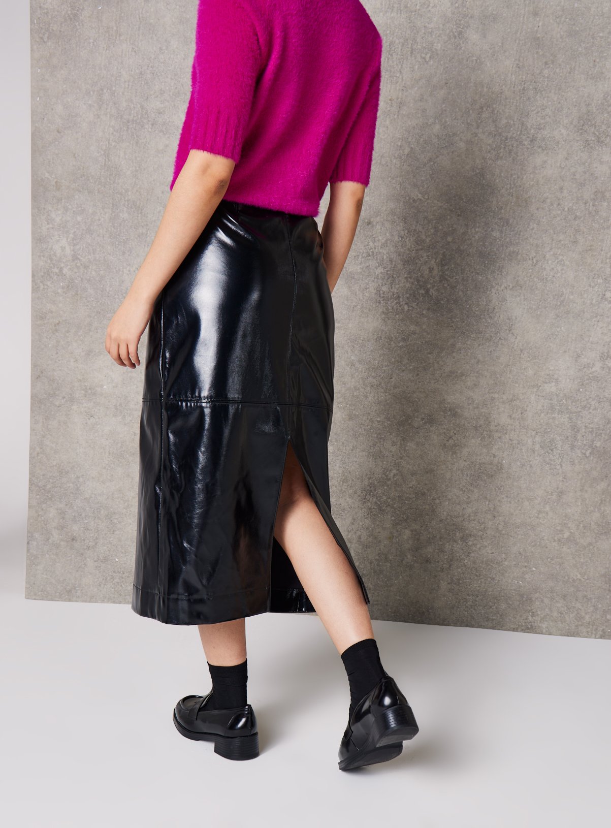 EVERBELLE Black PU Column Midi Skirt 10 - Image 4 thumbnail