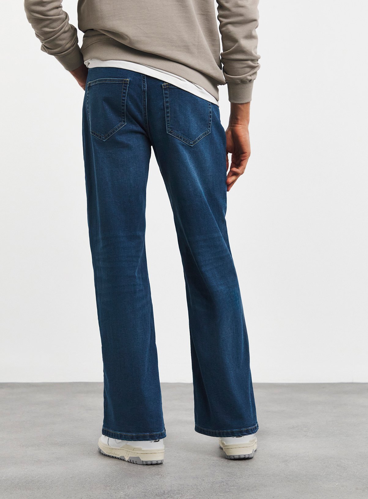 JACAMO Loose Fit Stretch Jean Mid Wash 50R - Image 2 thumbnail