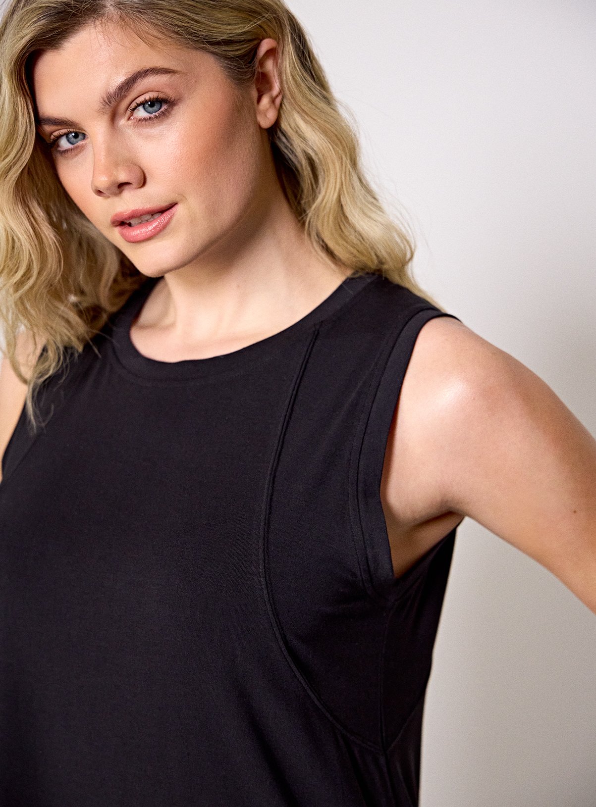 REAKTIV Black Swing Vest Top L - Image 3 thumbnail