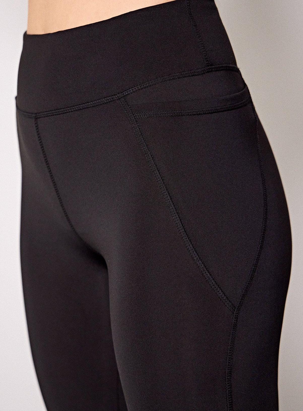 REAKTIV Black High Waisted Everyday Legging With Pockets M - Image 3 thumbnail