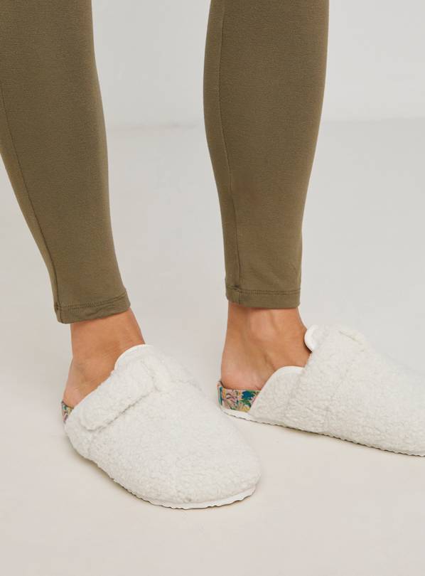 SIMPLY BE Borg Closed Toe Slipper With Printed Footbed Wide Fit 7